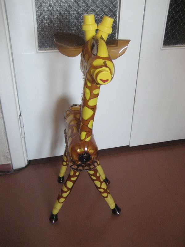 Жираф из пластиковых бутылок своими руками: пошаговая инструкция для начинающих с фото