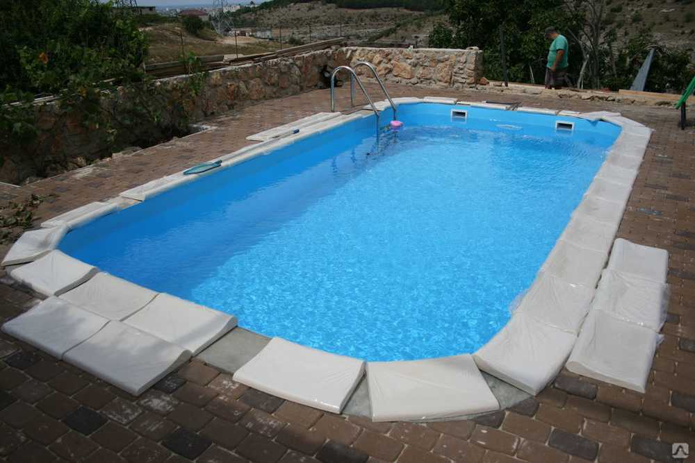 Красивый бассейн своими руками на даче около дома
