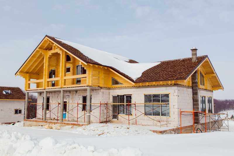 Можно ли строить дом осенью и зимой? отвечаем на банальные вопросы о строительстве коттеджей в не самые популярные для этого времена года