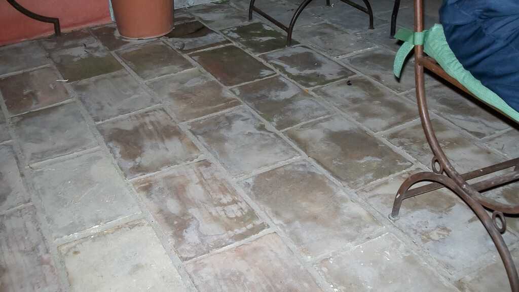 Рекомендации — чем отмыть тротуарную плитку от цемента после укладки
