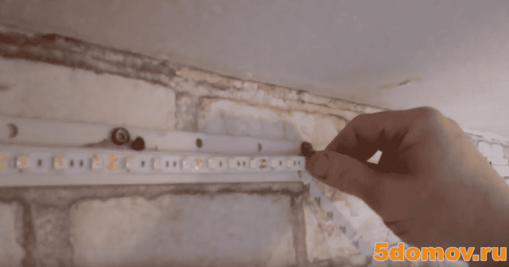 Светодиодная лента под натяжным потолком – правила выбора!