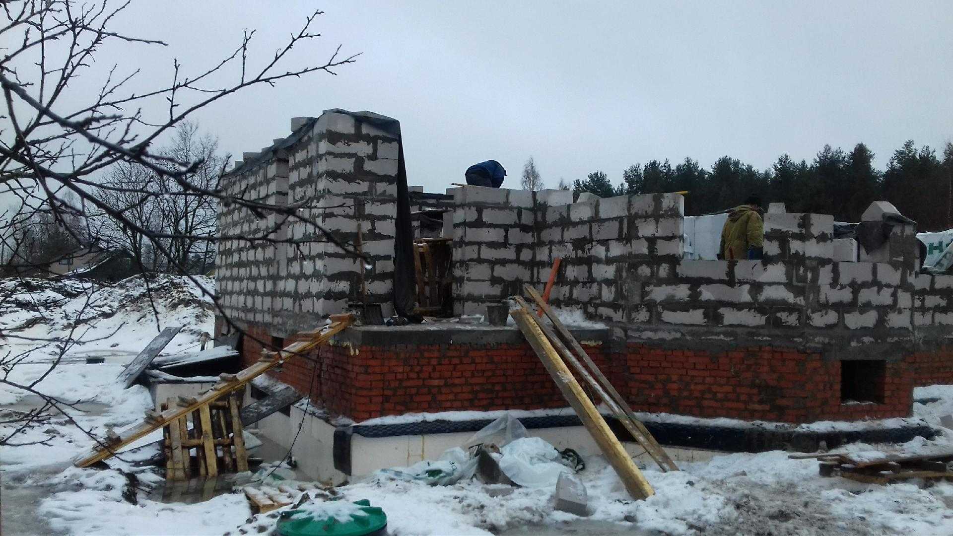 Не дать зиме раскрошить фундамент и снести крышу. консервируем стройку.