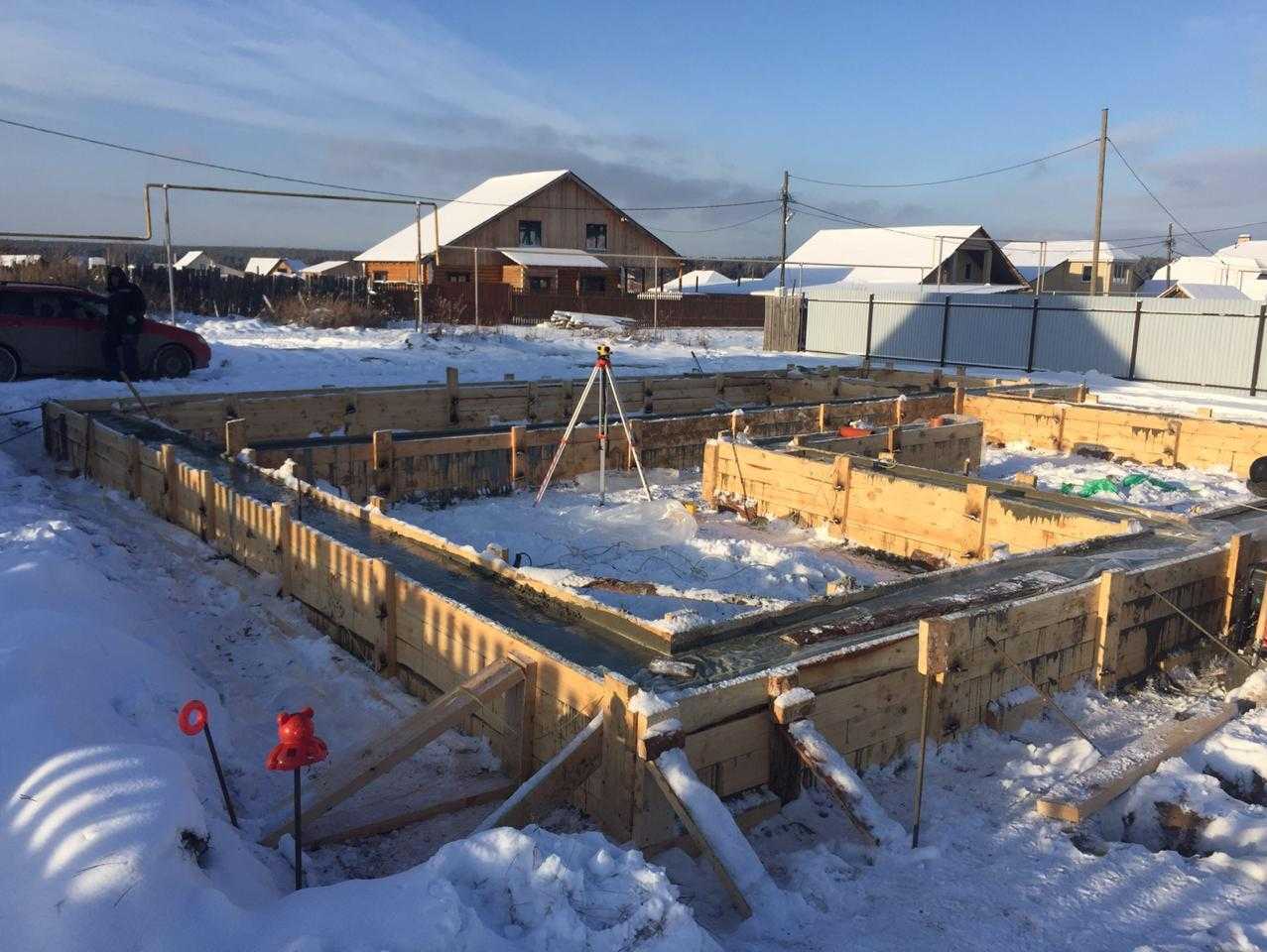 Можно ли строить дом зимой: плюсы и минусы строительства