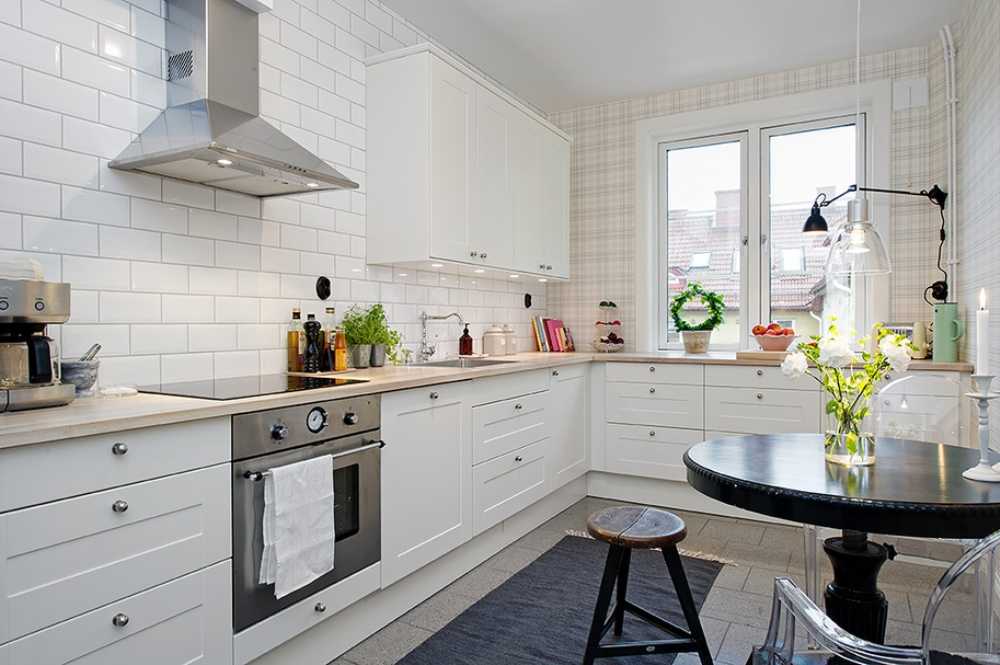 Кухни: белые, глянцевые, угловые в интерьере, реальные фото, материалы для белых глянцевых кухонь