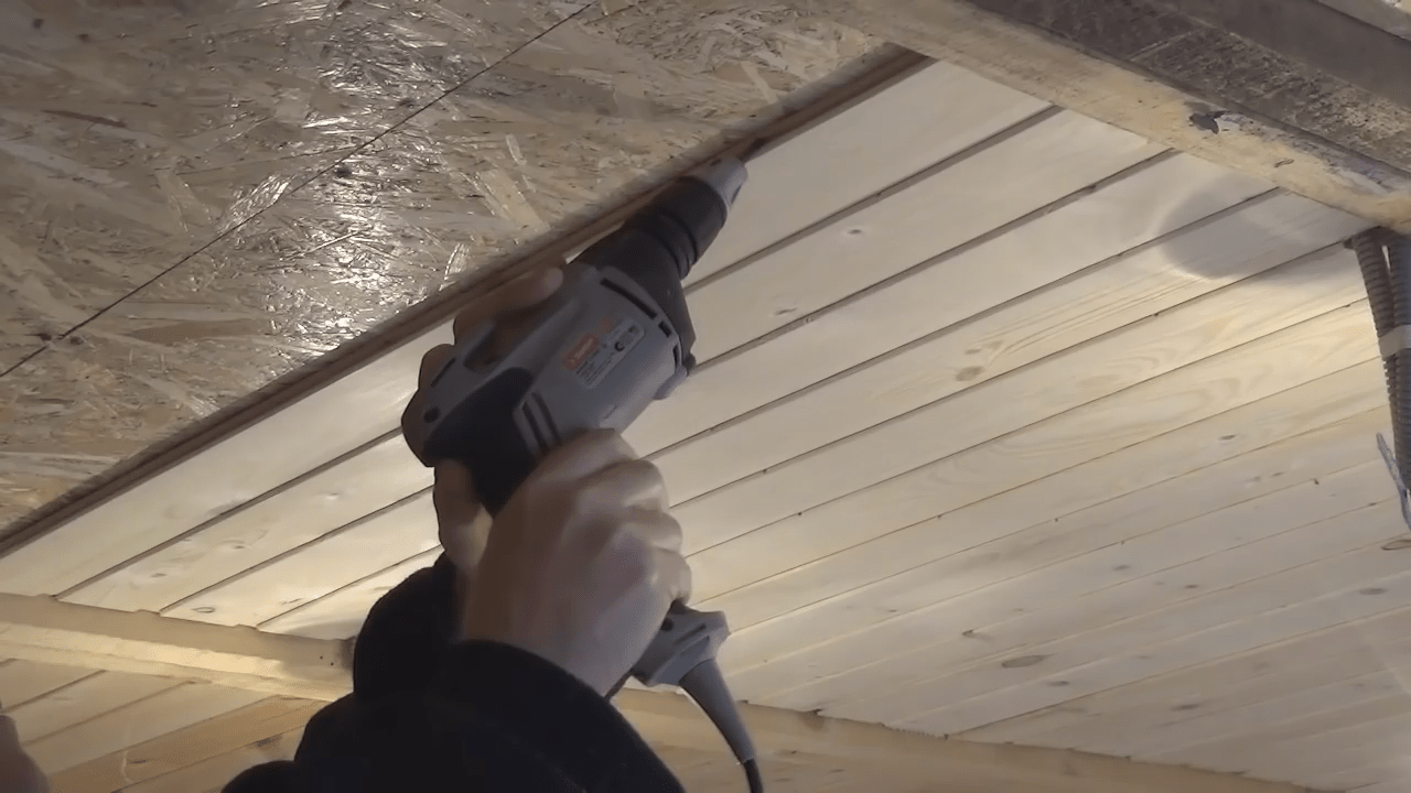 Как крепить вагонку к потолку? инструкция +видео