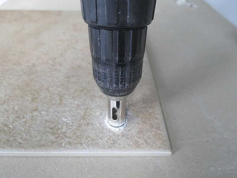 Чем сверлить керамогранитную плитку: как просверлить в полу отверстие, сухой гранит в домашних условиях