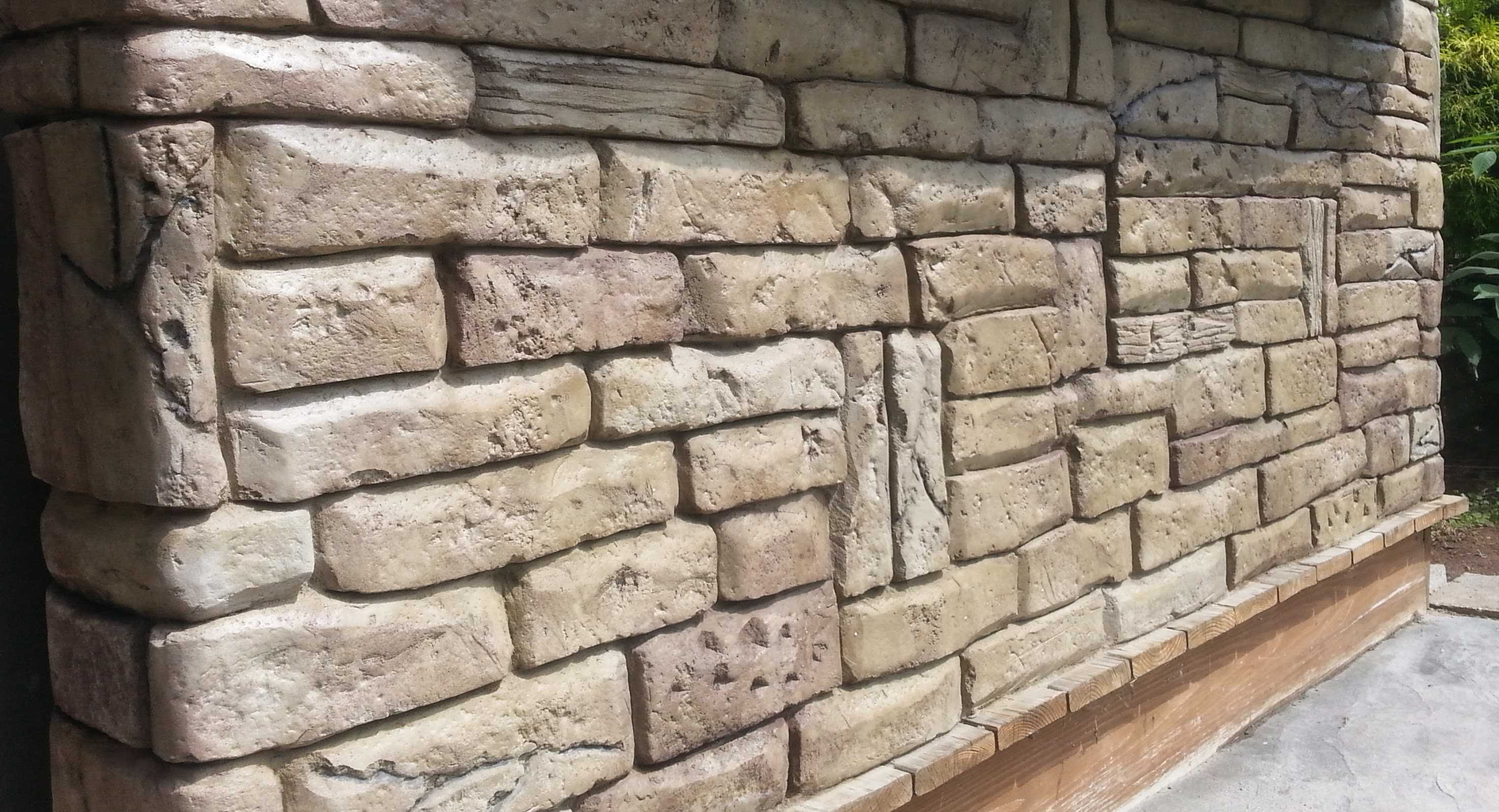 Жидкий камень для обшивки дома и отделки стен - особенности и преимущества