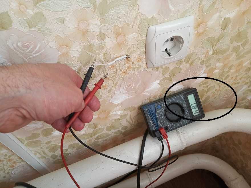 Любые ремонтные работы, связанные со сверлением и штраблением стен, требуют четкого понимания того, где проложены провода Как же найти скрытую проводку