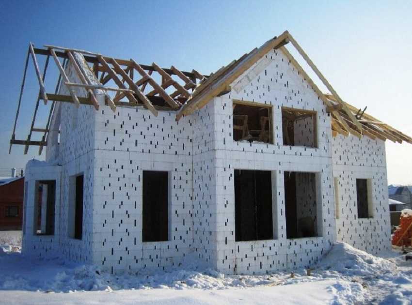 Строительство дома зимой. в какое время года можно строить дом?