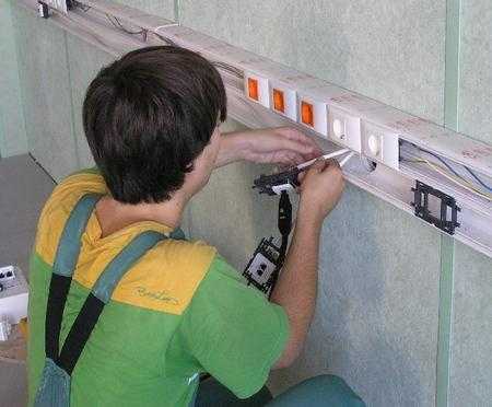 Выбор и порядок крепления кабель-канала к стене