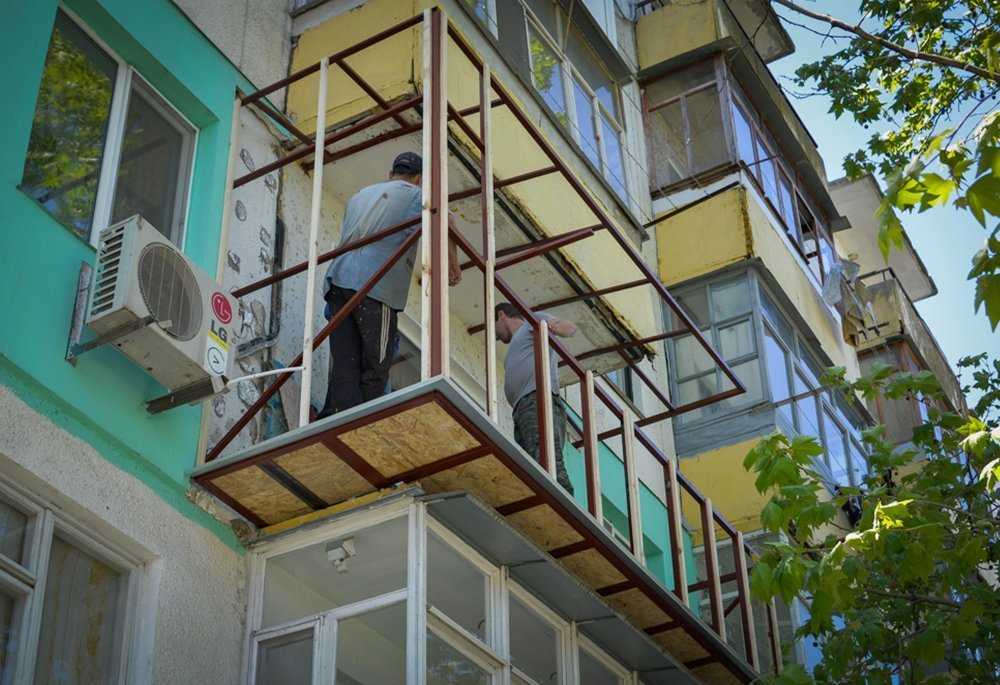 Балкон с выносом своими руками: как увеличить балкон видео инструкция