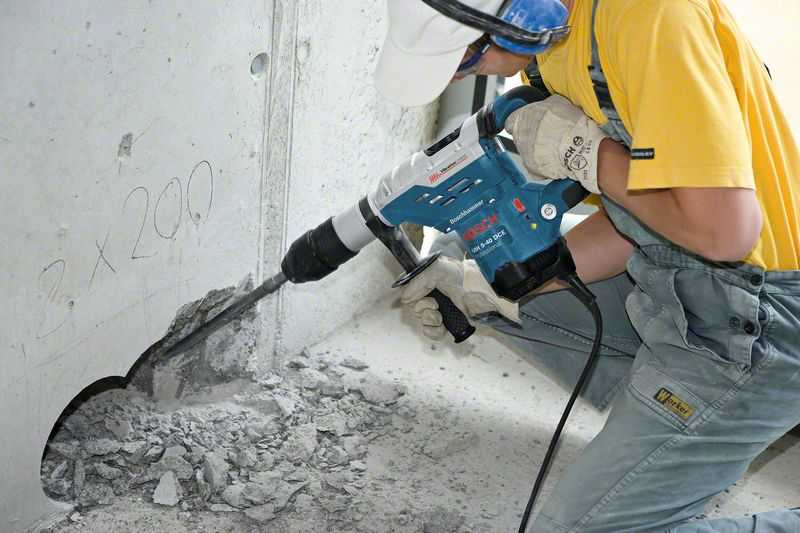 Как штробить бетон под проводку и трубы своими руками перфоратором или штроборезом? пошаговая инструкция +видео
