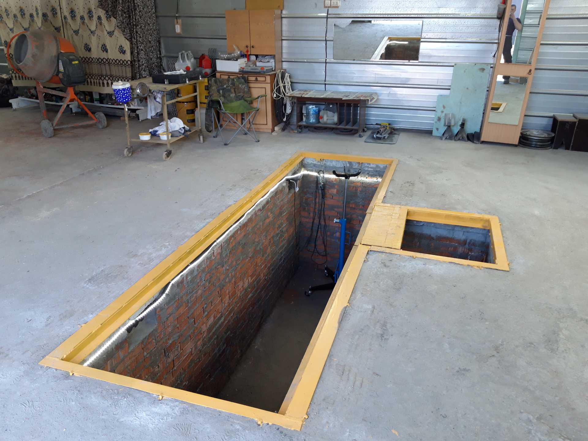 Гидроизоляция смотровой ямы в гараже: как сделать своими руками, выбор материалов