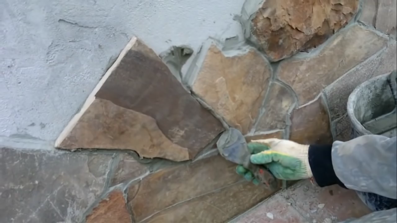 Облицовка цоколя дома натуральным камнем: видео-инструкция по монтажу своими руками, технология, стоимость работ, цена, фото