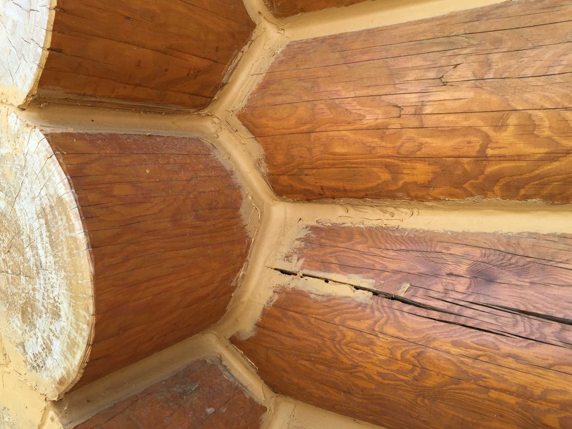 Замазка швов в деревянном доме