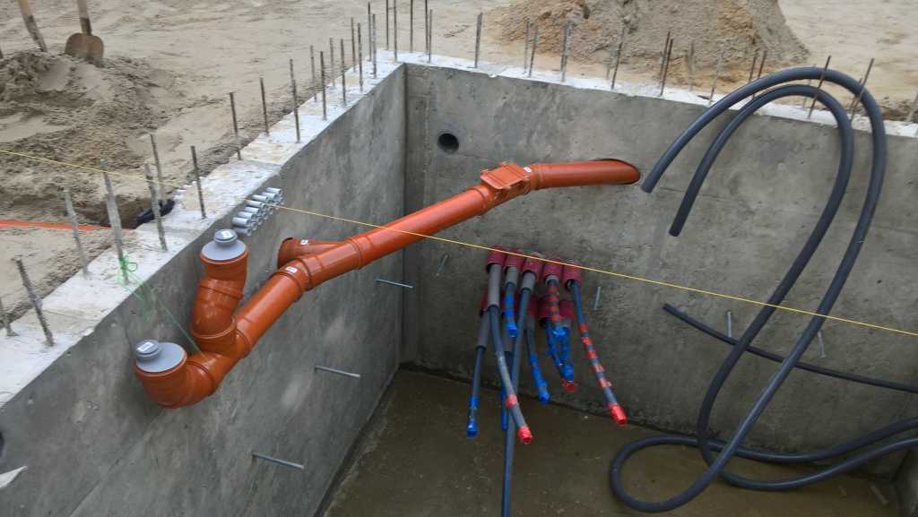 Как вывести канализационную трубу из уже построенного дома - building online