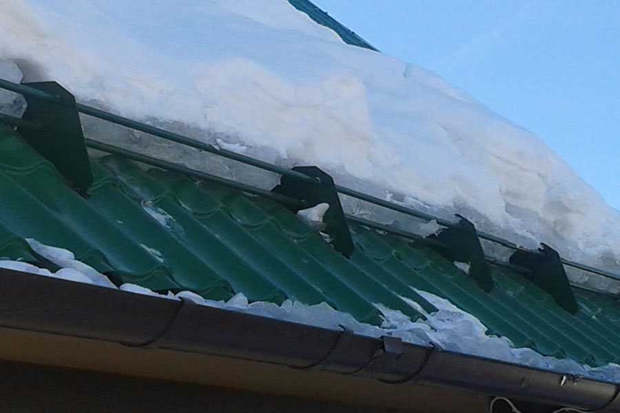 Как сделать снегозадержатели на крышу своими руками - всё о кровле