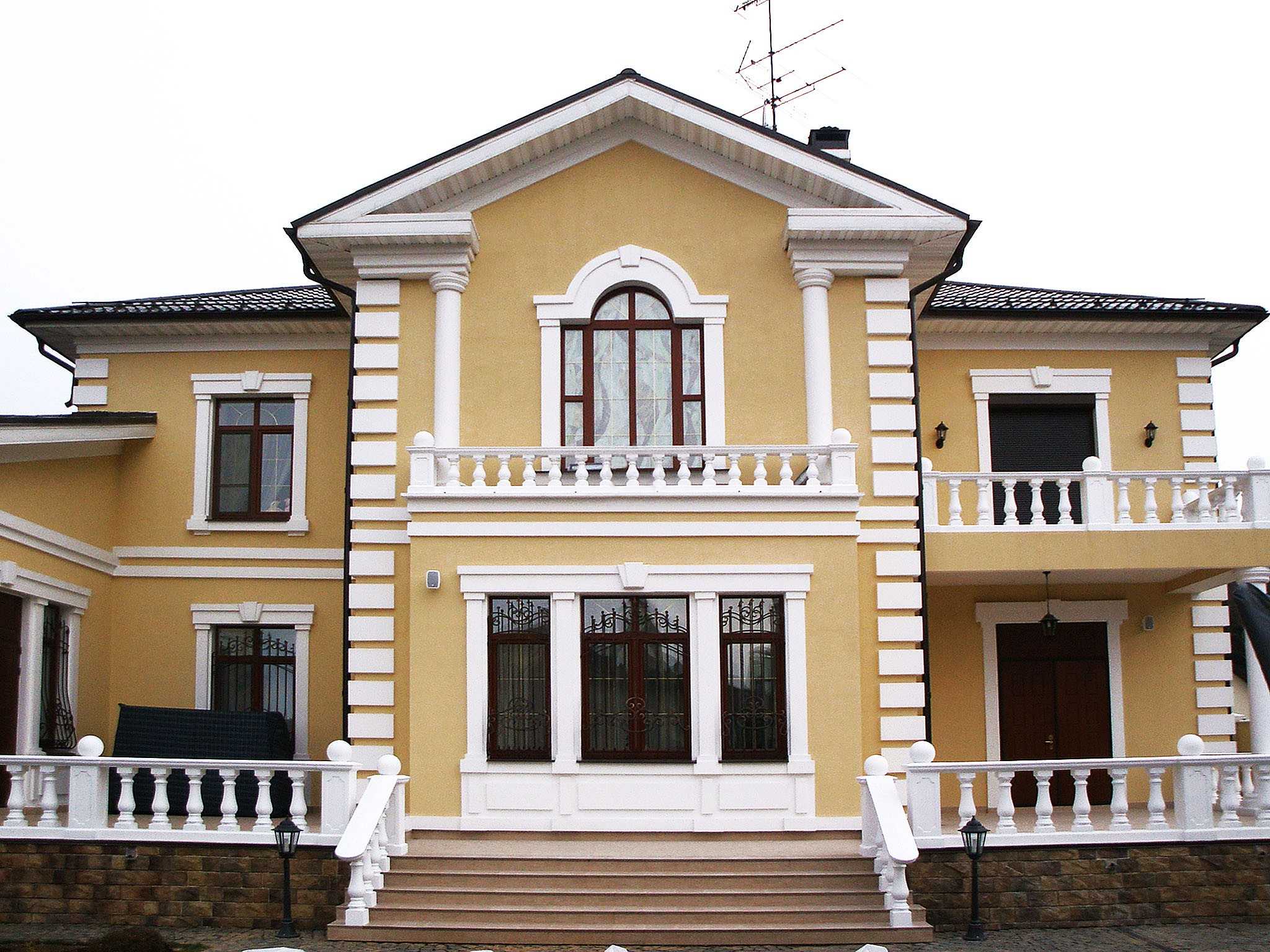 Обрамление фасада дома