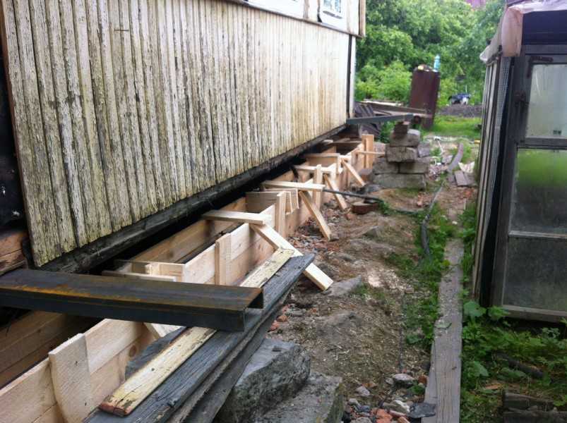 Как поднять дом и залить фундамент: деревянный дом на новый фундамент