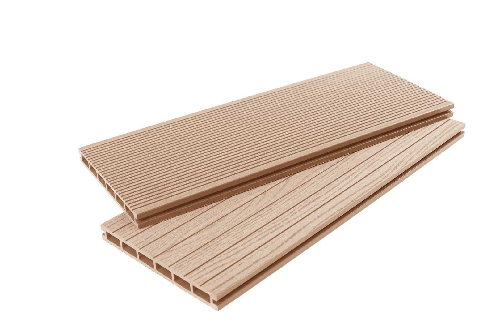 Террасная доска - это материал предназначенный для уличного применения Изготавливается либо из древесно-полимерного композита, либо из массива твердых пород дерева