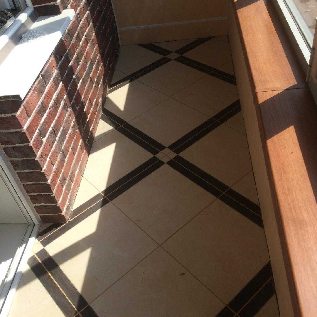 Фото плитки на балконе на полу
